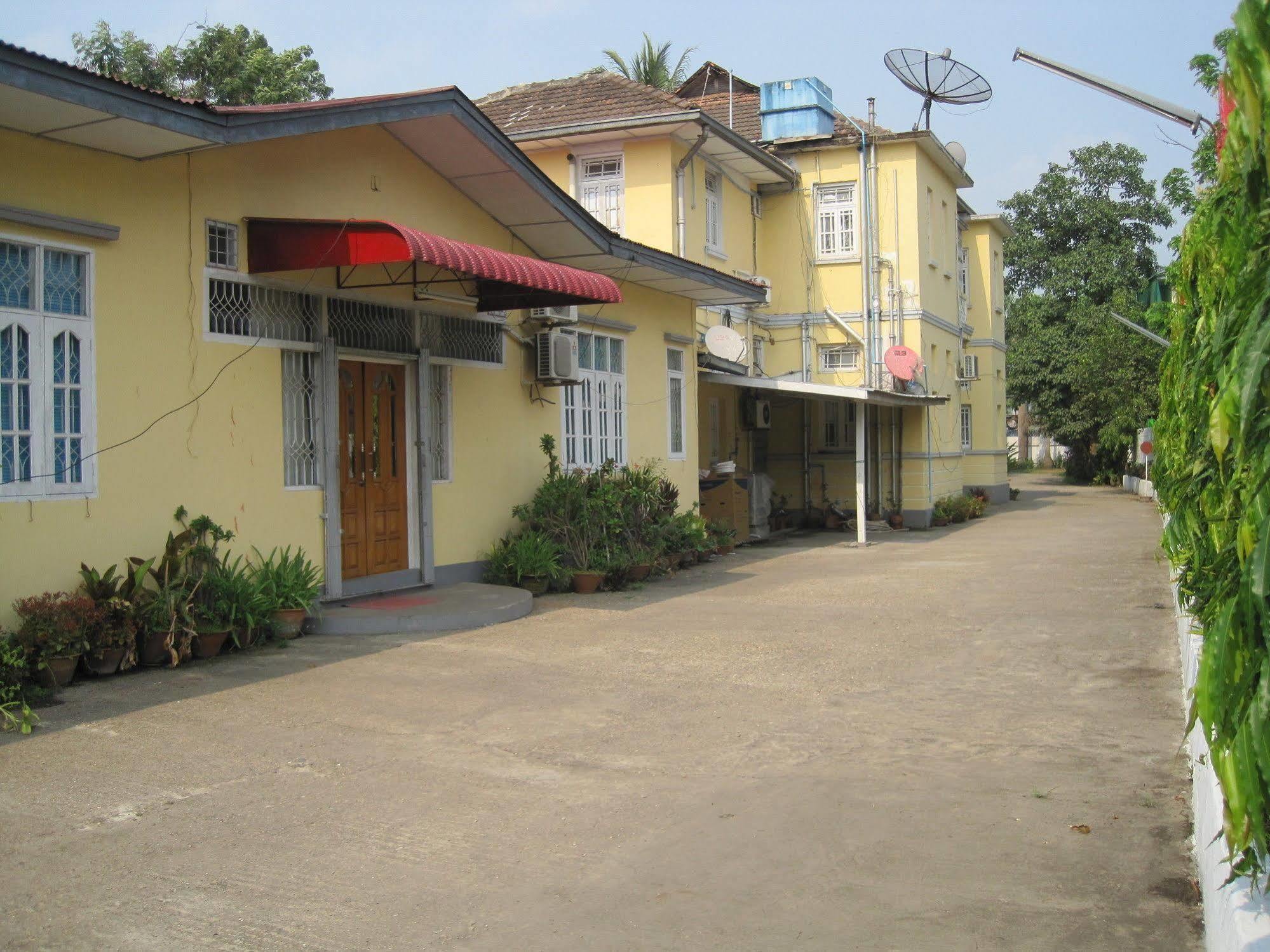 Golden Guest Inn Yangon Luaran gambar