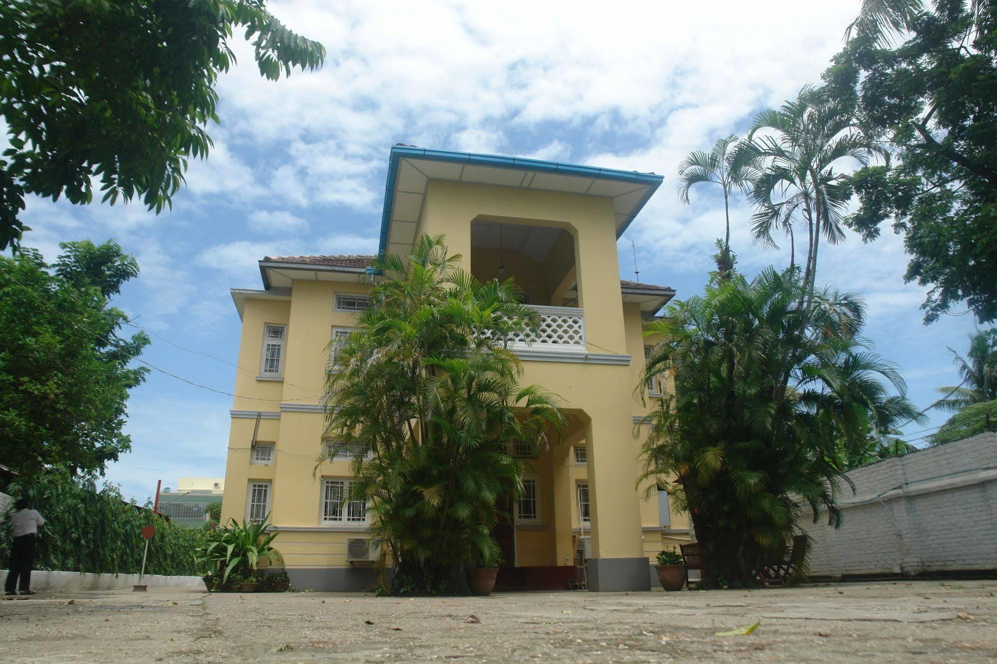 Golden Guest Inn Yangon Luaran gambar