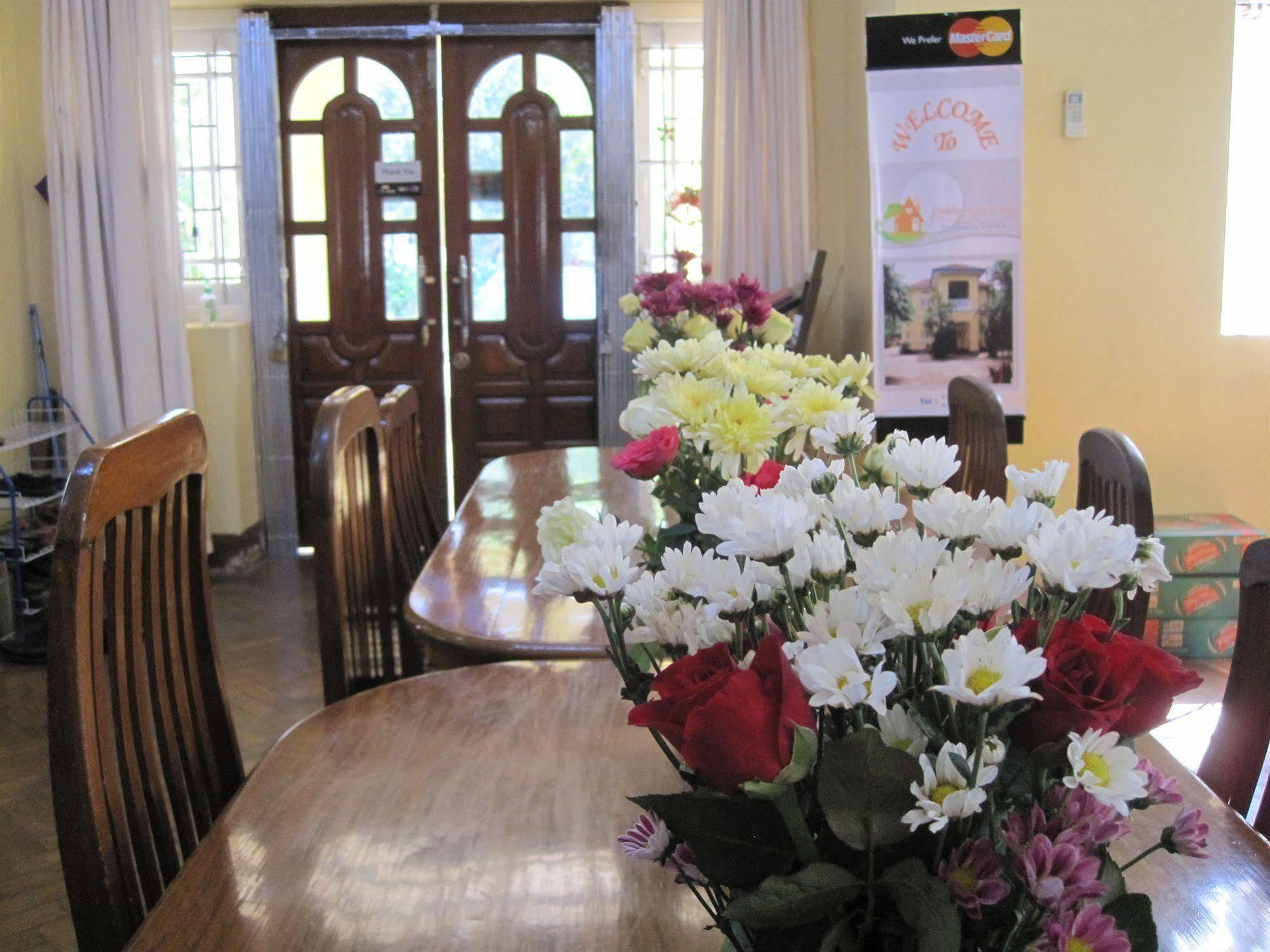 Golden Guest Inn Yangon Luaran gambar